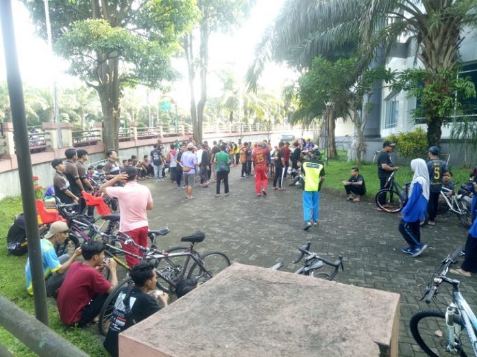 Sepeda Santai Wali Barokah Diikuti Ratusan Warga, Senkom Kota Kediri Bantu Amankan